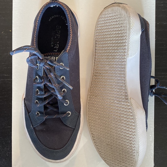 Kids Sperry canvas sneakers. Excellent condition. Only worn once. - Picture 2 of 4